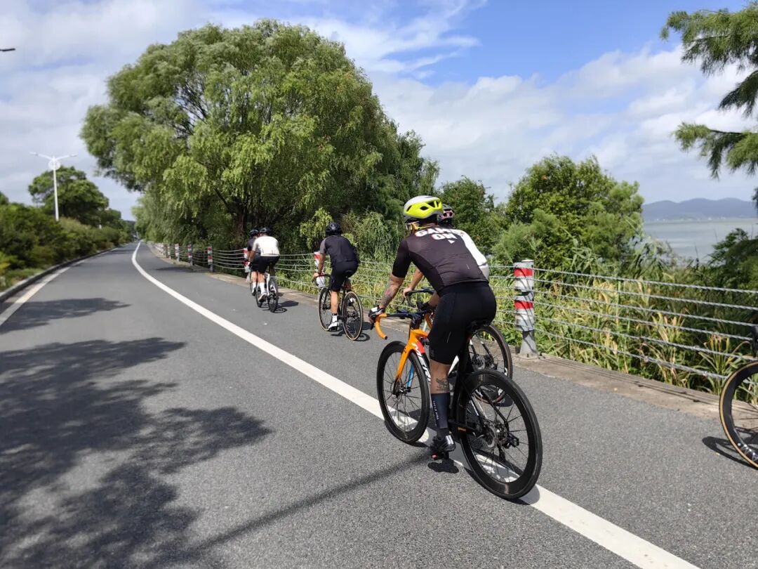 MCC724G530晨骑苗江路绕圈