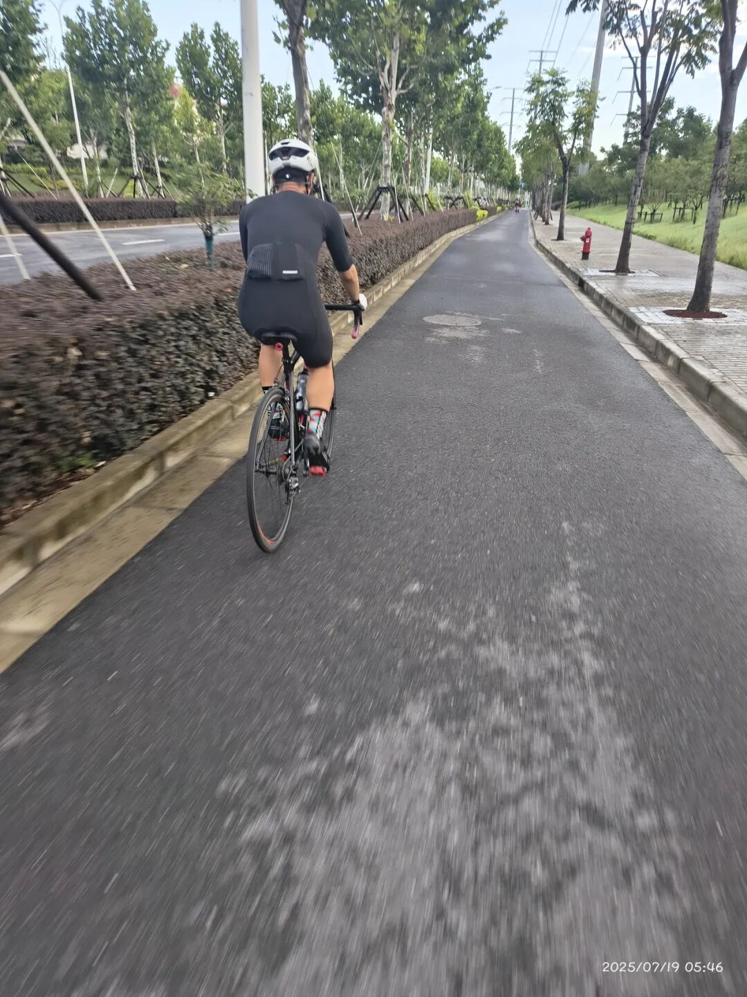 MCC724G530晨骑苗江路绕圈