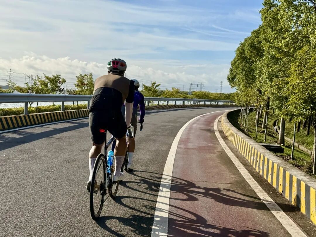 MCC724G530晨骑苗江路绕圈