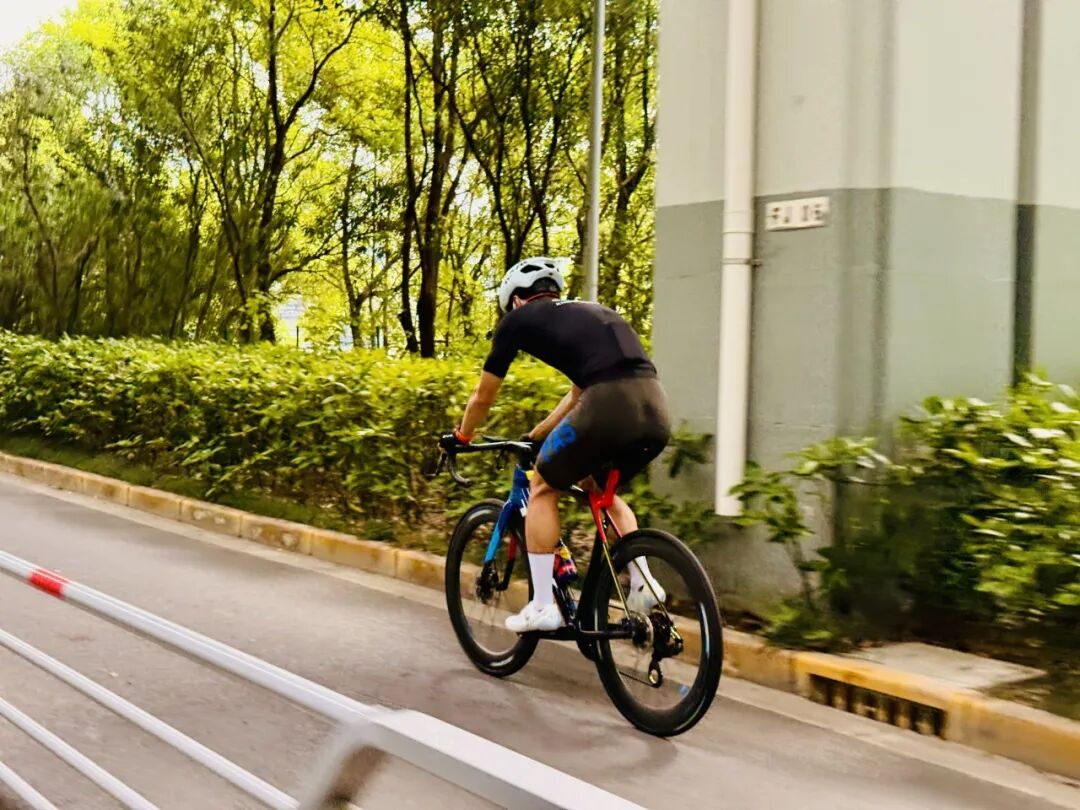 MCC724G530晨骑苗江路绕圈