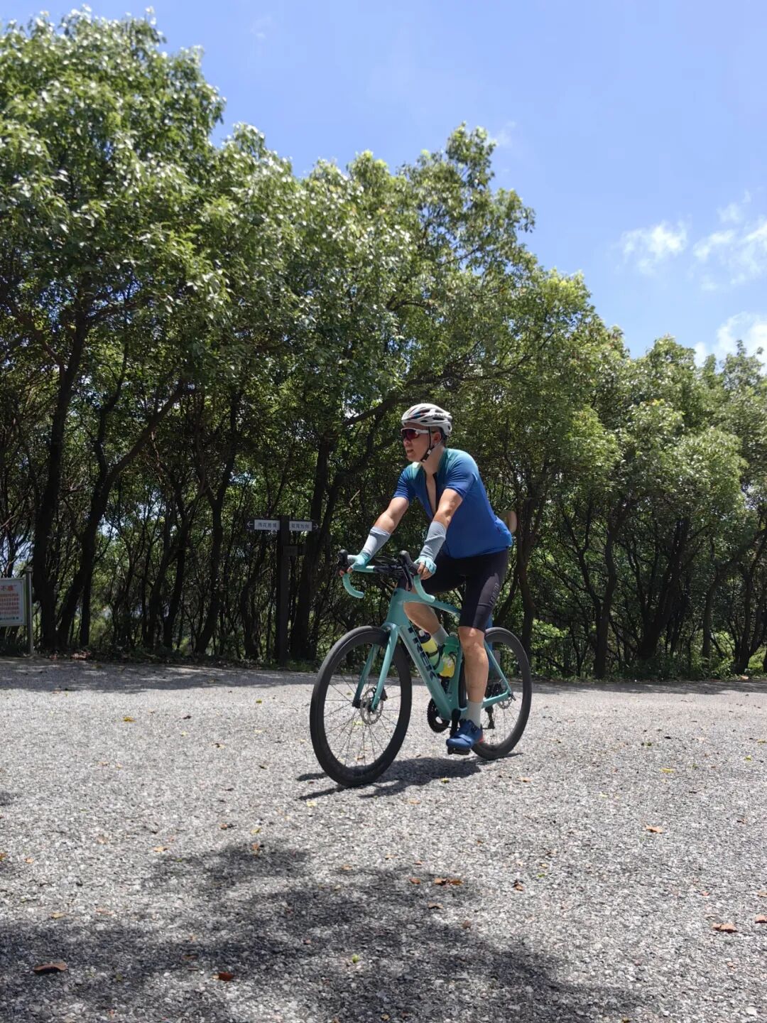 MCC724G530晨骑苗江路绕圈