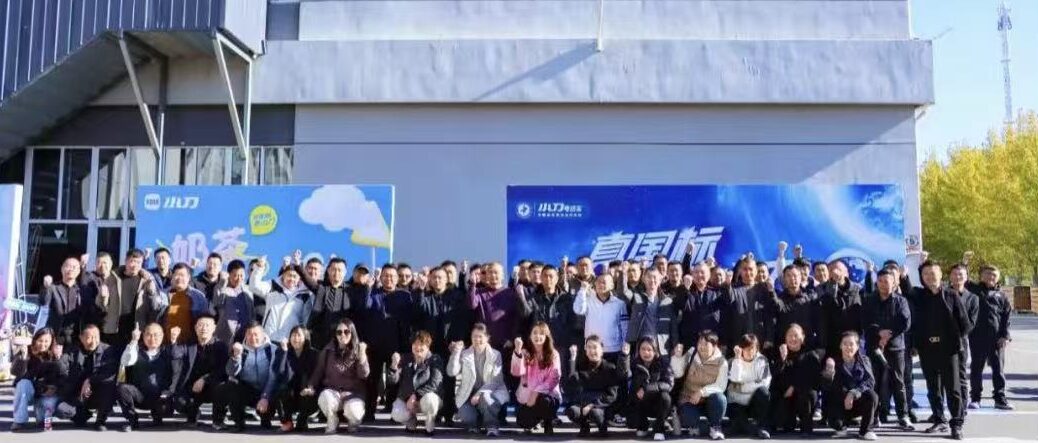 他说：跟着小刀干，心里有底