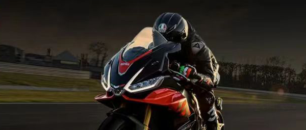 升温警告！宜骑Aprilia RSV4