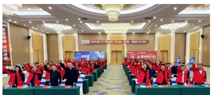 低调开会？不，是“嚣张”签约