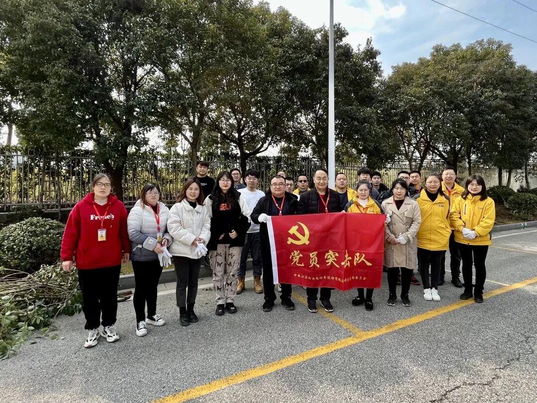 特大喜讯两位新日劳模荣获五一劳动奖章