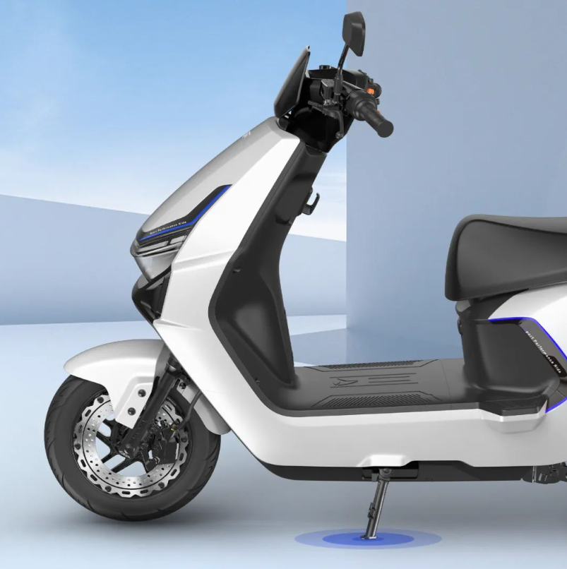 雅迪推出新品电动车，1200W电机，配72V电瓶，能跑100公里