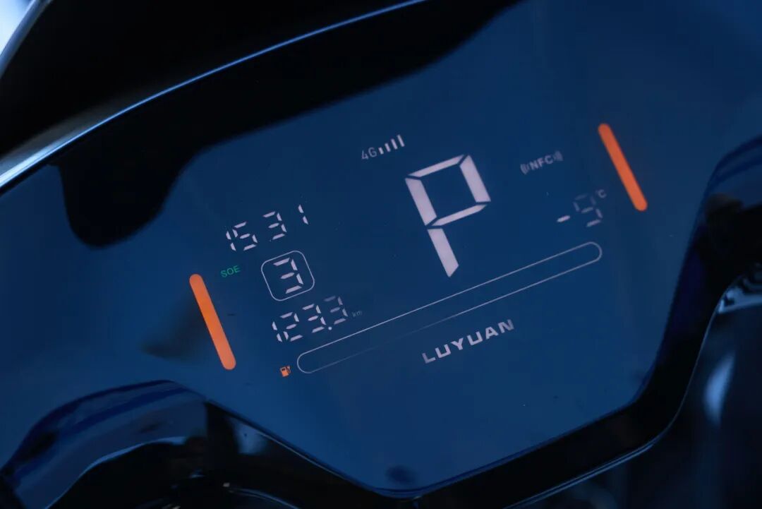 [2025-01-04]数智豪华超跑绿源2025开年新品S95正式发布