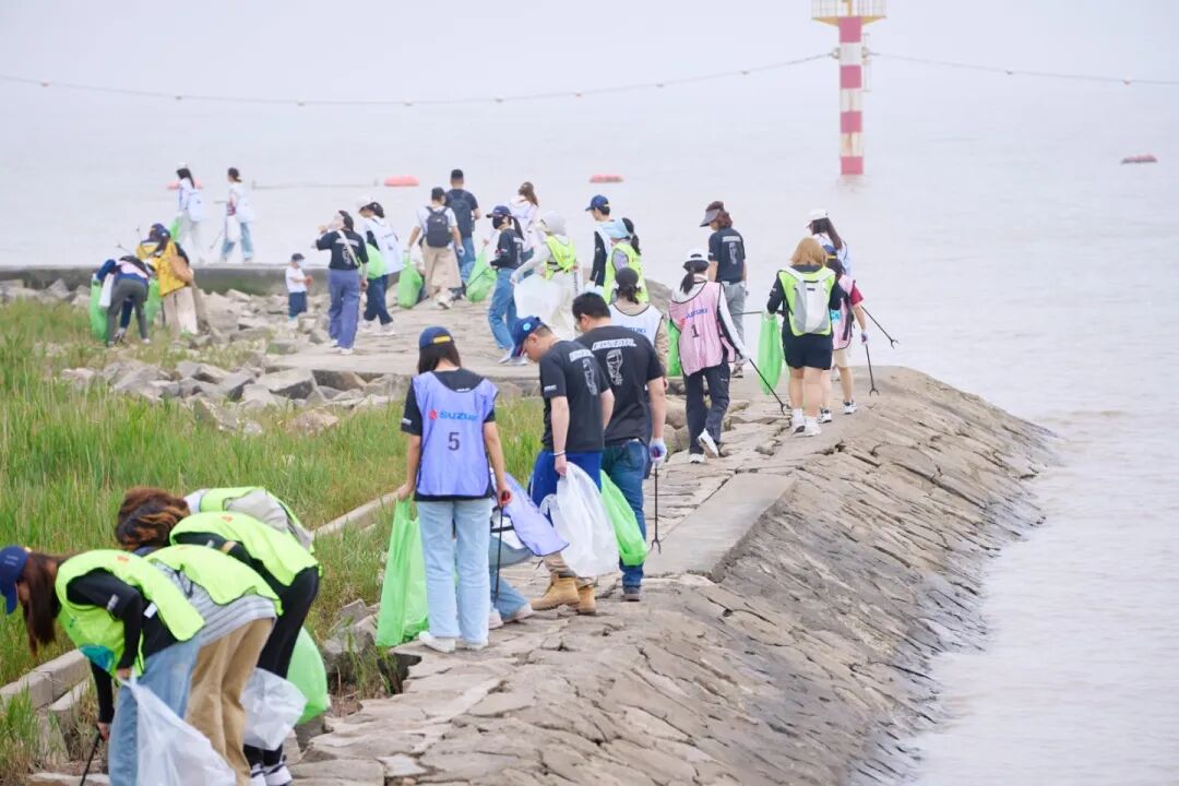 [2025-05-30]守护蔚蓝海岸铃木中国携手华东师范大学开展quot净滩行动quot