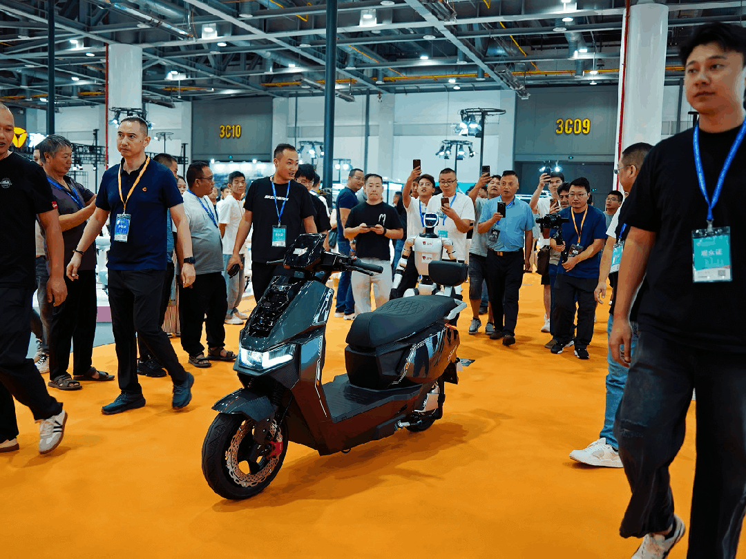 [2025-10-11]中国智造双星闪耀立马多款新国标车型首发亮相小智与宇树科技同台竞辉智能大动力获