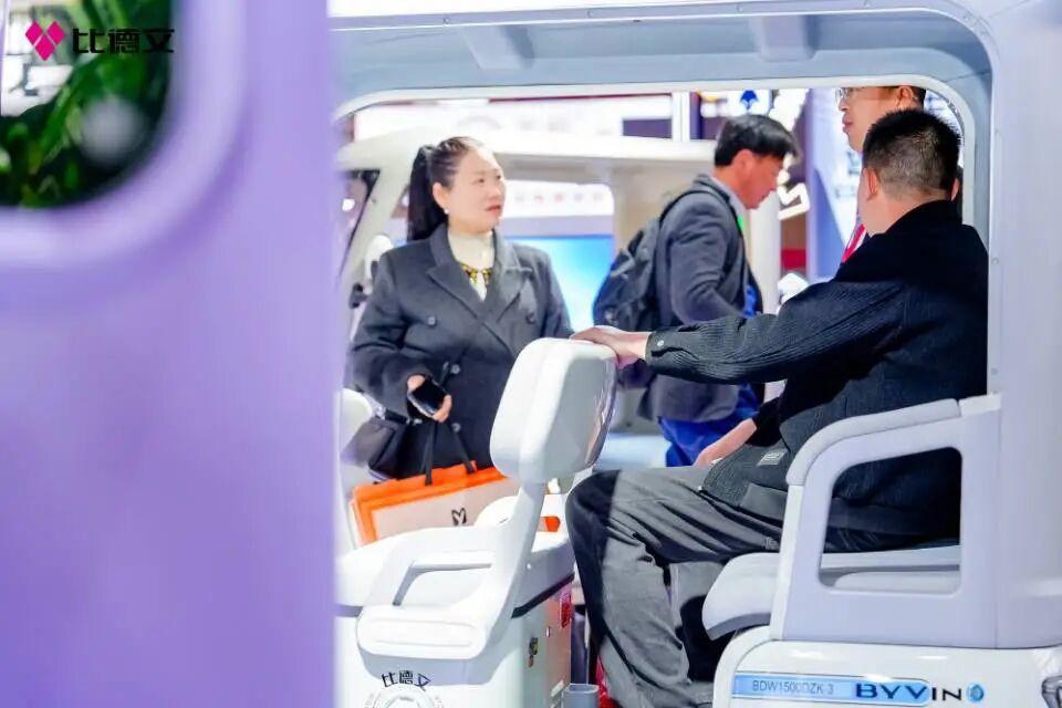 [2025-03-28]比德文闪耀天津电动车展展位火爆新品受追捧