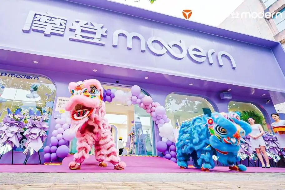 [2025-06-03]专属她的骑行艺术馆雅迪摩登主题店三店璀璨绽放