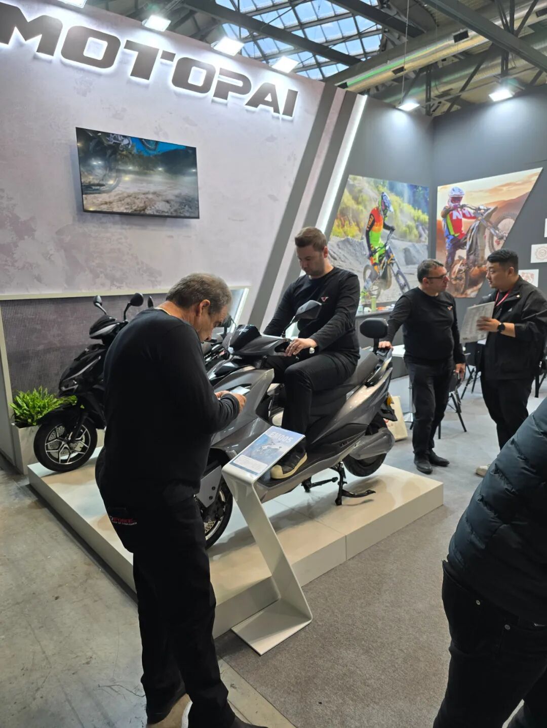 闪耀米兰展备受全场瞩目欧派电动车品牌国际化进程提质加速