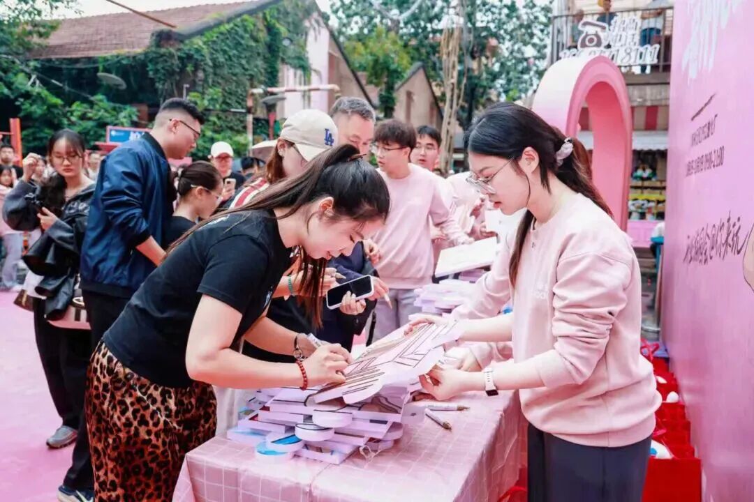 年轻人的社交新主场雅迪摩登假日创意游园打造潮流新地标