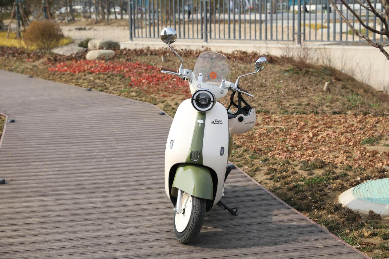 女生如何选购好用安全的电动车？为什么说雅迪摩登系列是女性用车的首选，一文读懂专为女性设计的摩登系列电动车究竟有哪些亮点！