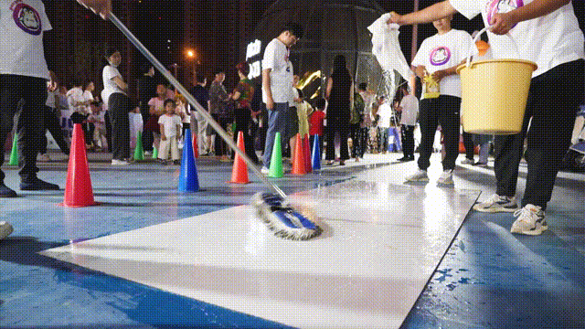 万人同时在线围观一整晚小刀爱情火了