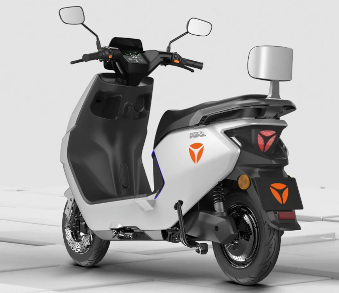 雅迪推出新品电动车，1200W电机，配72V电瓶，能跑100公里