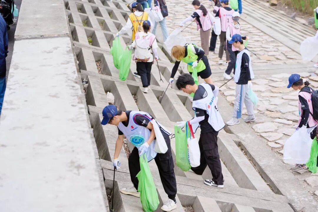 [2025-05-30]守护蔚蓝海岸铃木中国携手华东师范大学开展quot净滩行动quot
