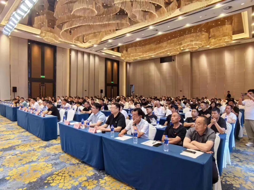 600平大店隆重开业五星钻豹百店闪亮工程落地暨夏季攻势部署推进会胜利召开