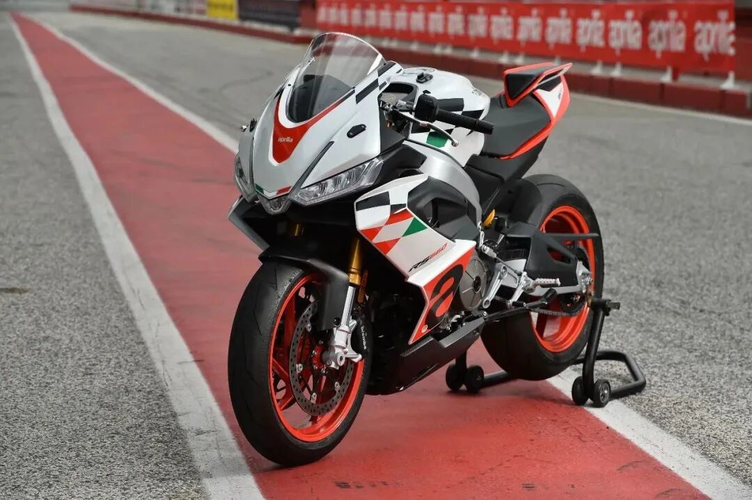 [2023-06-24]专属涂装性能套件加持ApriliaRS660Extrema特别版