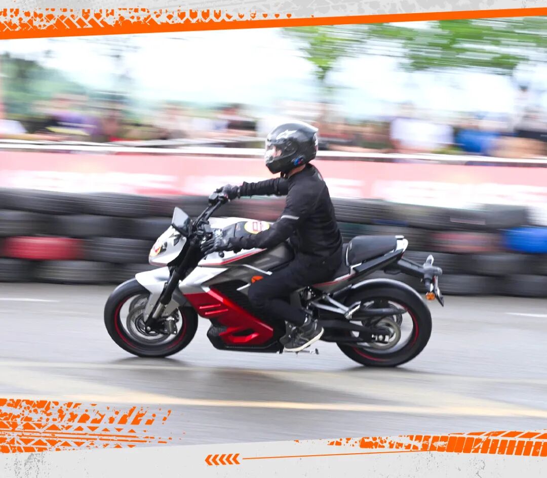 [2025-09-24]超上头的车渝到超会骑的你雅迪X摩博会