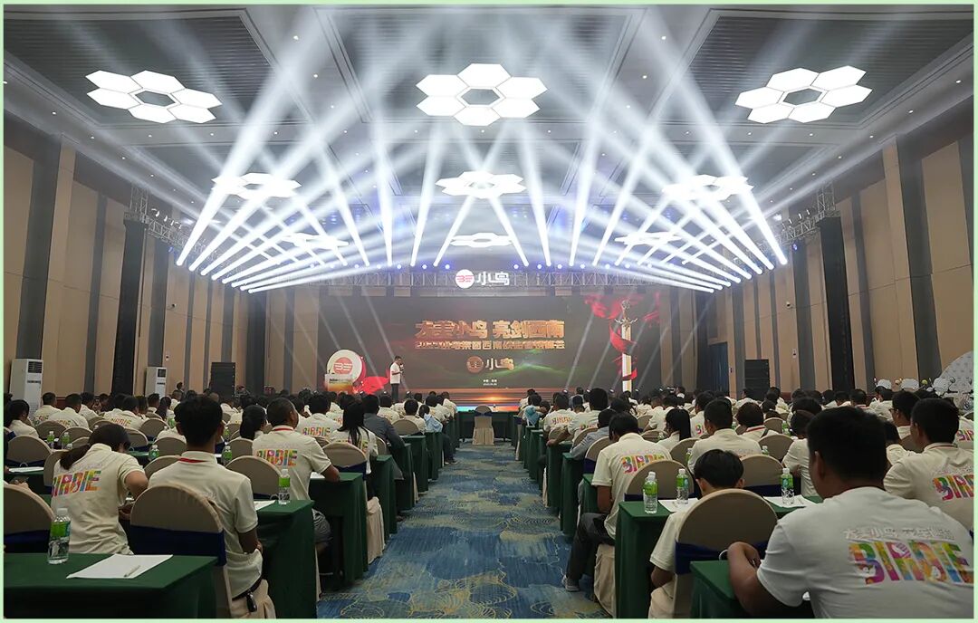 大美小鸟耕云西南