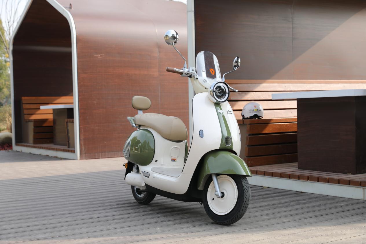 女生如何选购好用安全的电动车？为什么说雅迪摩登系列是女性用车的首选，一文读懂专为女性设计的摩登系列电动车究竟有哪些亮点！