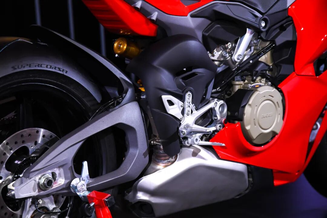 [2024-12-18]境享骑迹杜卡迪品牌之夜燃动启程全新PanigaleV4耀世登场