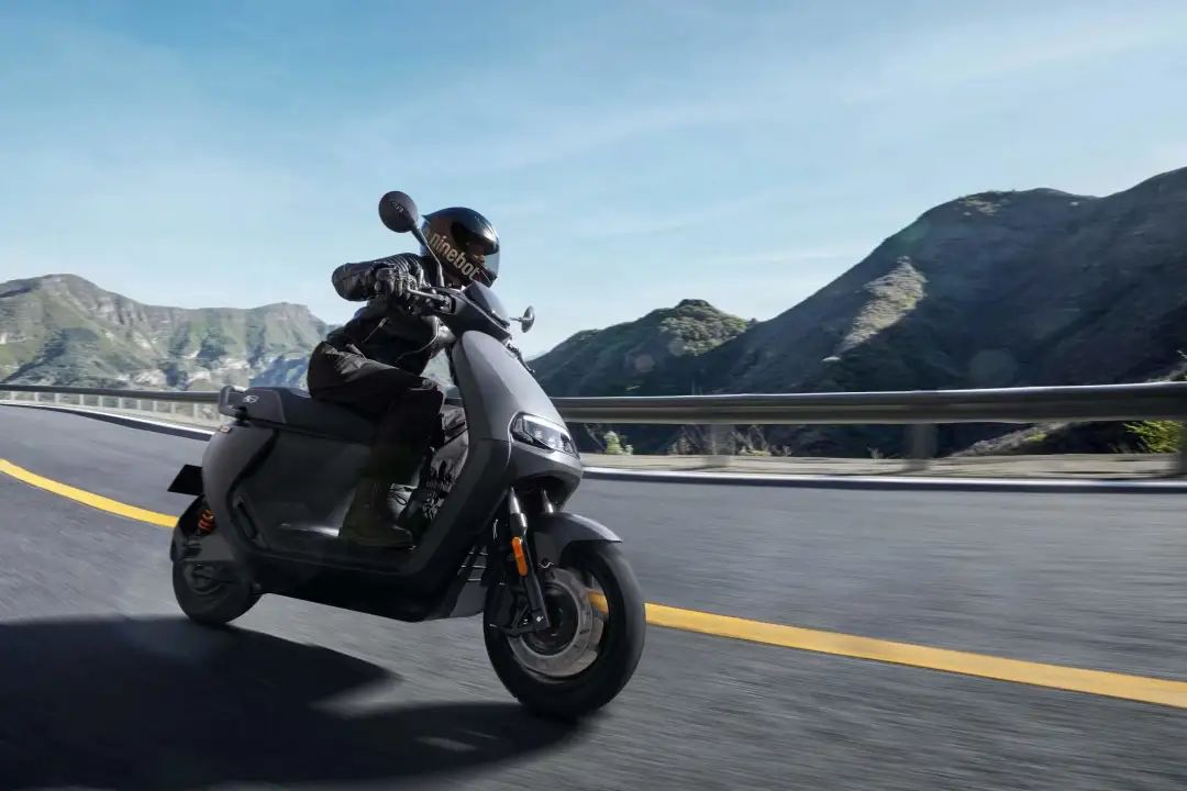 [2023-10-12]官宣九号公司冠名签约LNG电竞战队携手征战英雄联盟全球总决赛