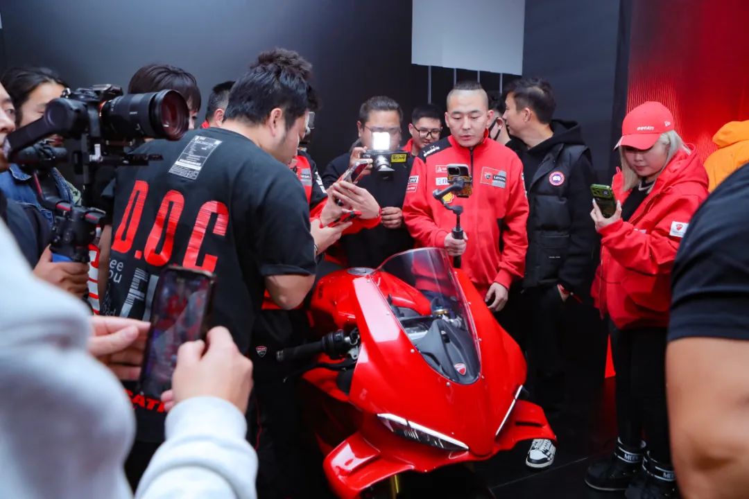 [2024-12-18]境享骑迹杜卡迪品牌之夜燃动启程全新PanigaleV4耀世登场