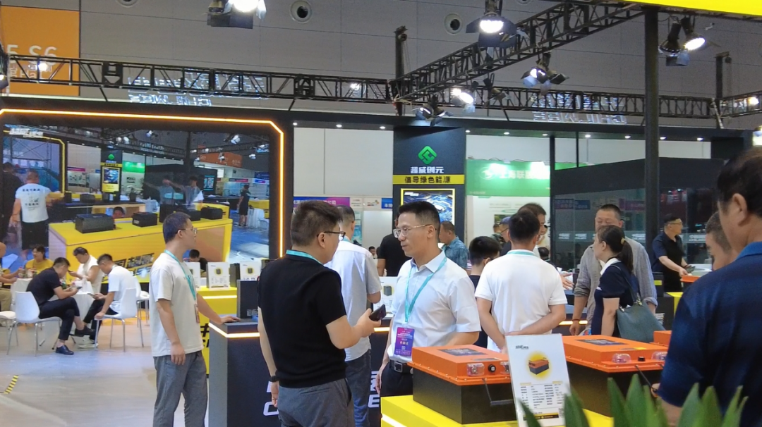 安全锂电超威智造超威携尖端锂电池技术成果与整体解决方案亮相2025济南展