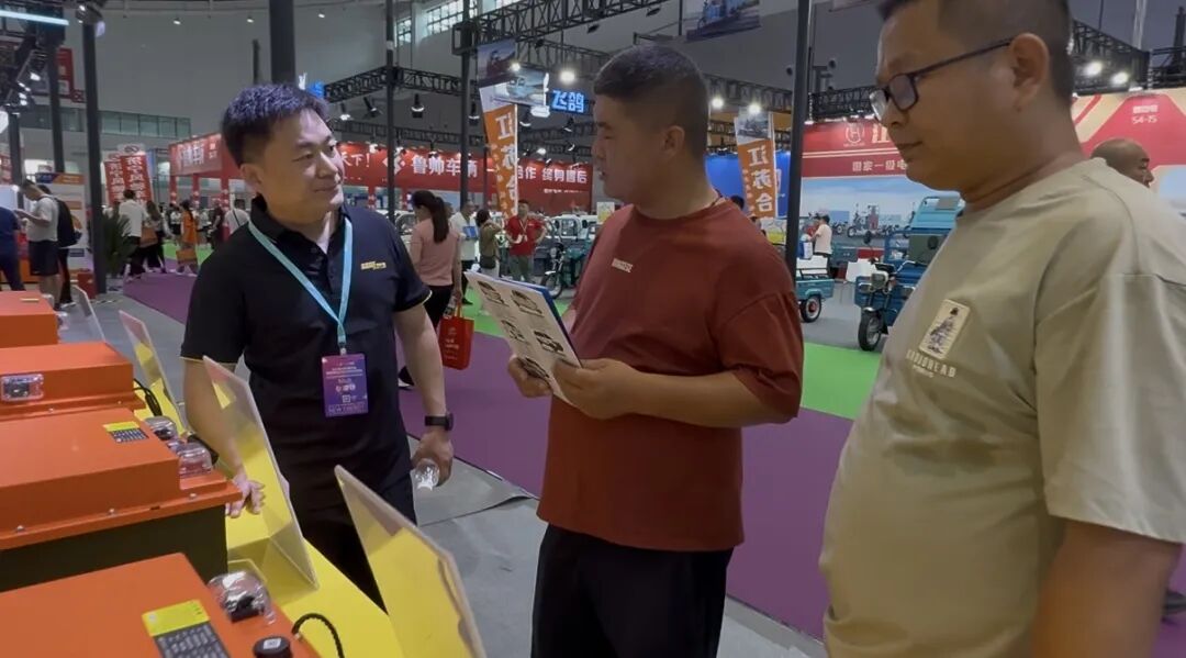 安全锂电超威智造超威携尖端锂电池技术成果与整体解决方案亮相2025济南展