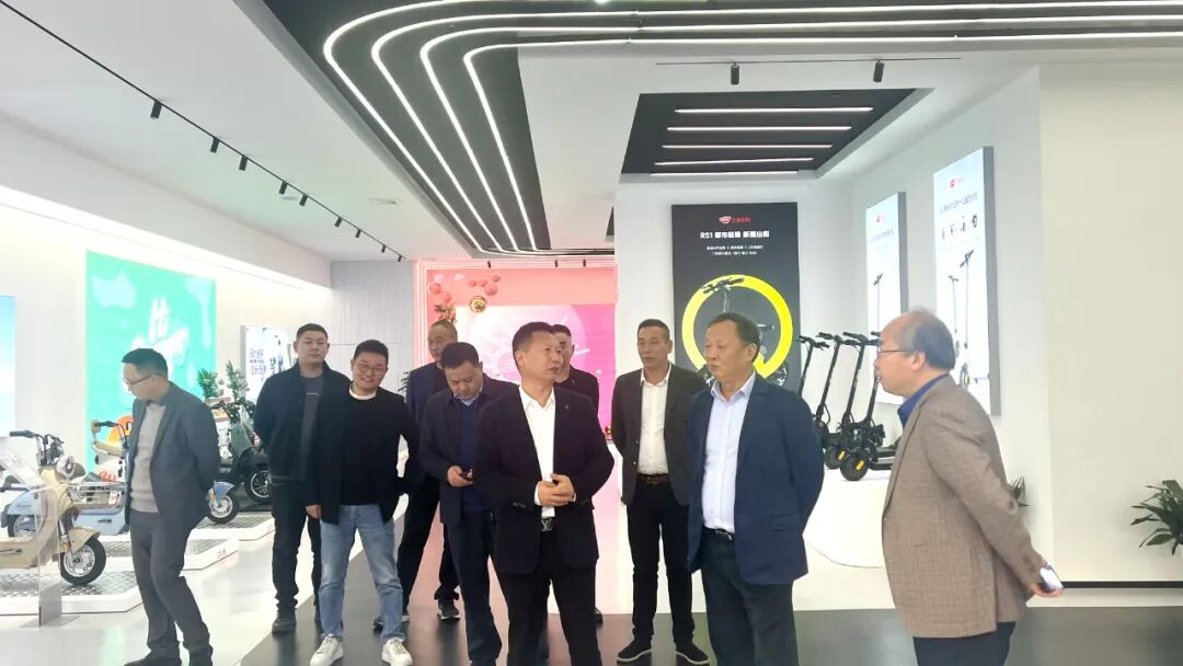 中自协刘素文理事长一行到访五星钻豹展厅以创新为发展根基小猎豹IP营销再获认可