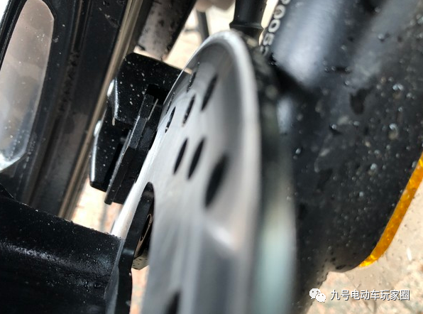 九号电动车顶着风雨C80高负重长距离体验