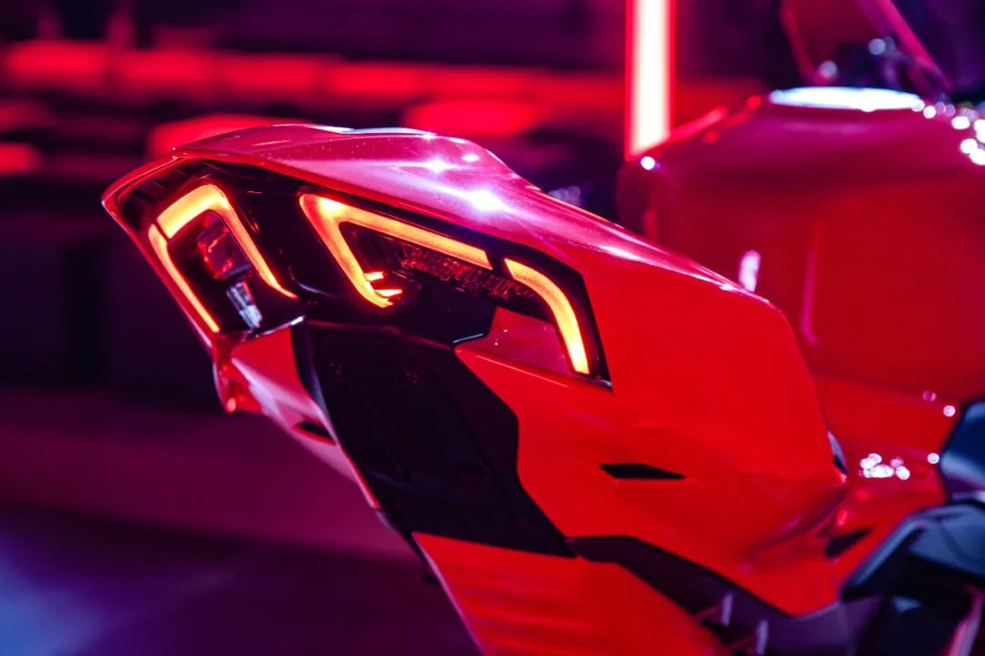 [2024-12-18]境享骑迹杜卡迪品牌之夜燃动启程全新PanigaleV4耀世登场