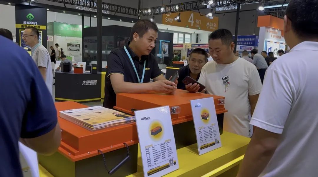 安全锂电超威智造超威携尖端锂电池技术成果与整体解决方案亮相2025济南展