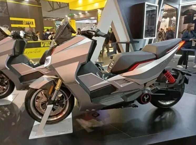比亚迪盯上了电动两轮首款代工电摩亮相续航能跑200公里真香