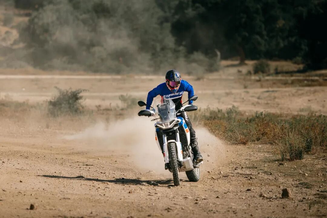 [2023-11-17]野性的呼唤自由的回响ApriliaTuareg660