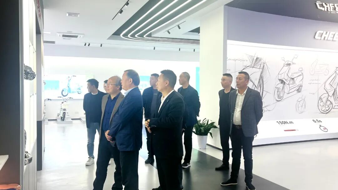 中自协刘素文理事长一行到访五星钻豹展厅以创新为发展根基小猎豹IP营销再获认可