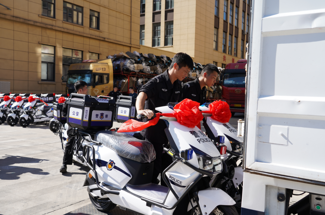 五星钻豹顺利交付一批公安警用车机甲豹喜获权威盖章认可