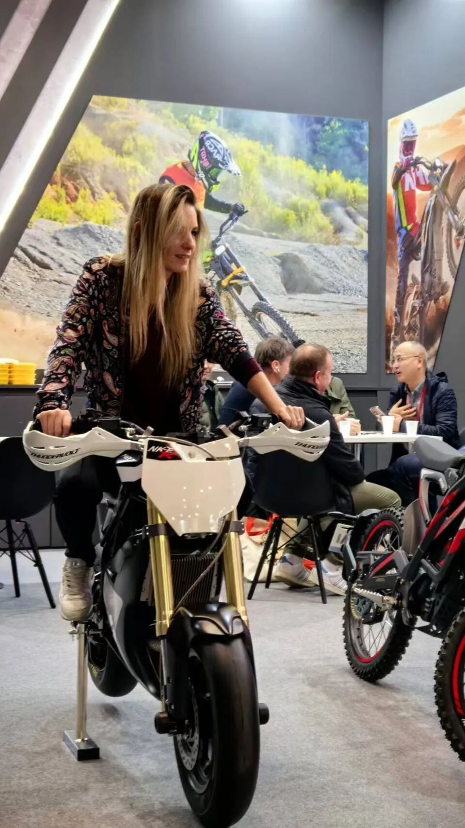 闪耀米兰展备受全场瞩目欧派电动车品牌国际化进程提质加速