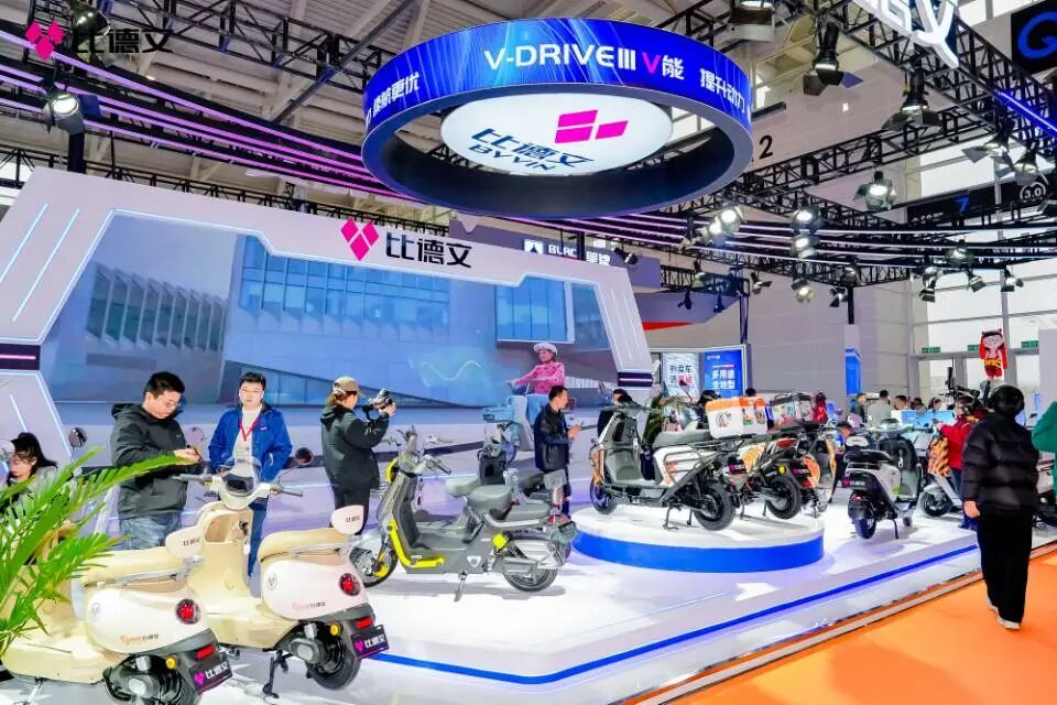 [2025-03-28]比德文闪耀天津电动车展展位火爆新品受追捧