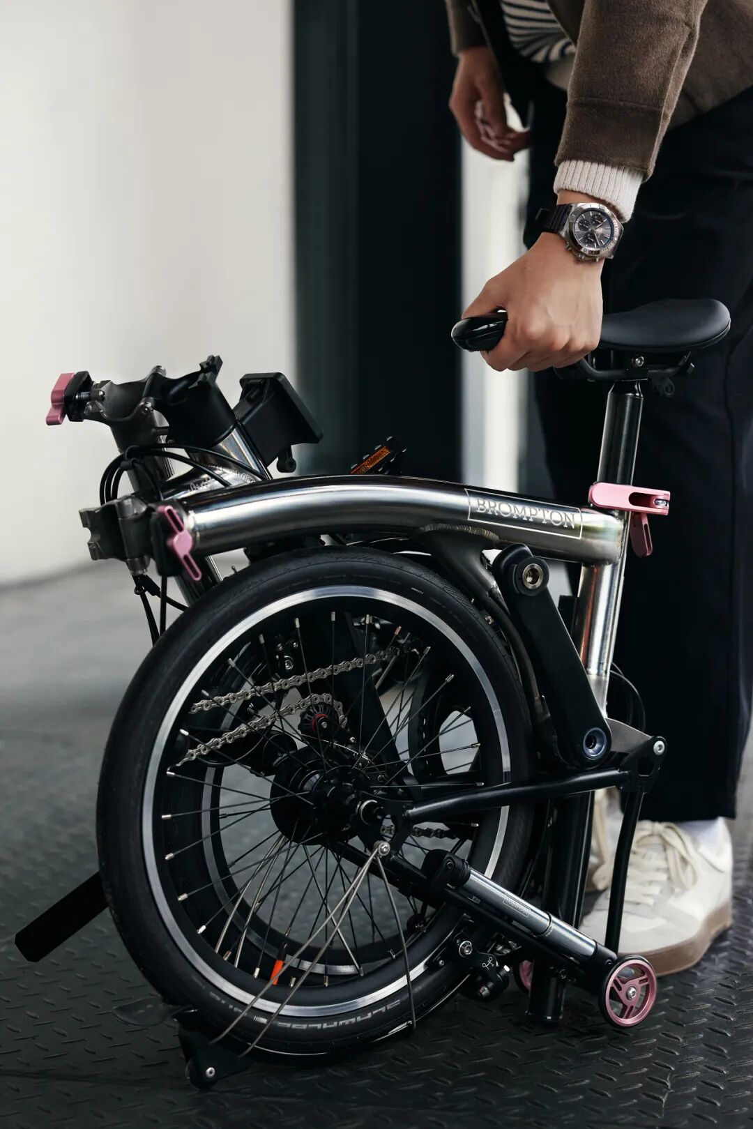 [2024-11-14]BROMPTONBREITLING中国限定联名会发光的小布