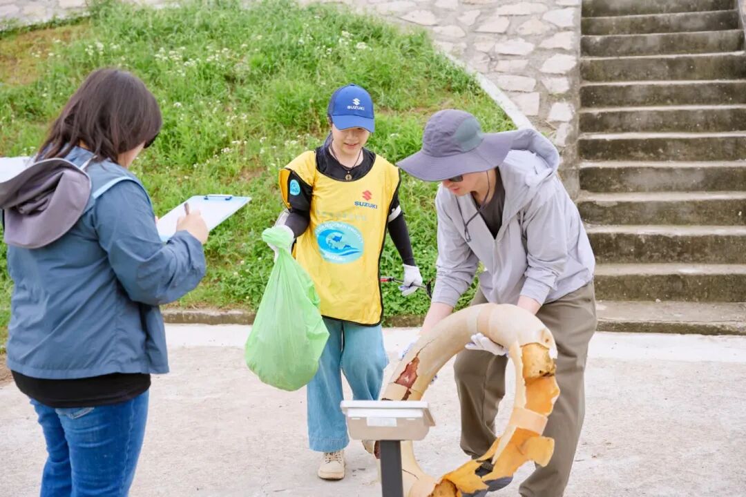 [2025-05-30]守护蔚蓝海岸铃木中国携手华东师范大学开展quot净滩行动quot