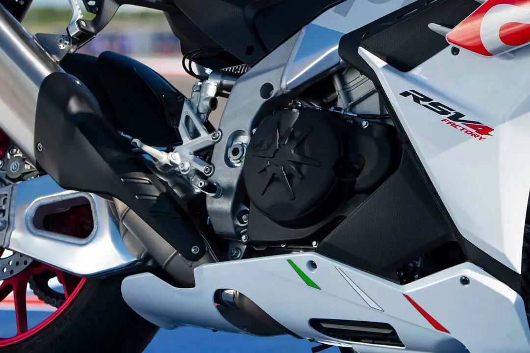 [2023-10-20]驾驭速度之魂ApriliaRSV4FACTORYSPEEDWHITE极速白限