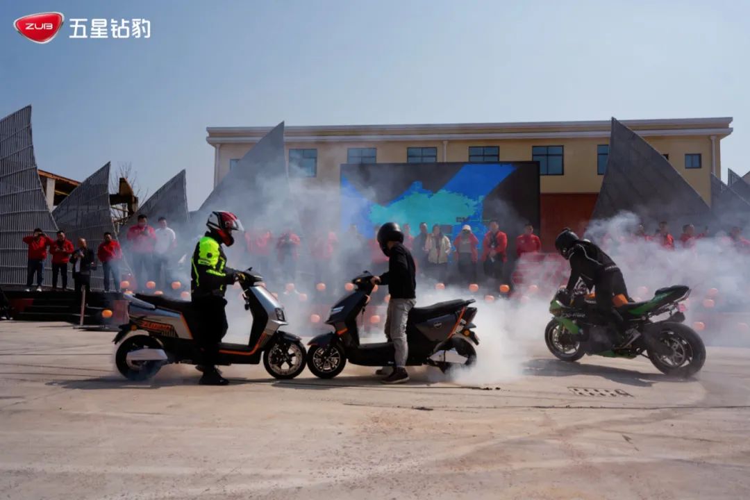 奋进新征程共创新华章五星钻豹核心战略发布会盛大召开聚力向上豹击2023