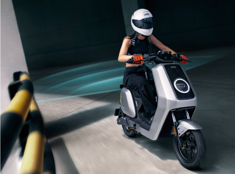 热计划丨摩托级电自一次充电210km电池买1赠1不用驾照能打特斯拉两轮