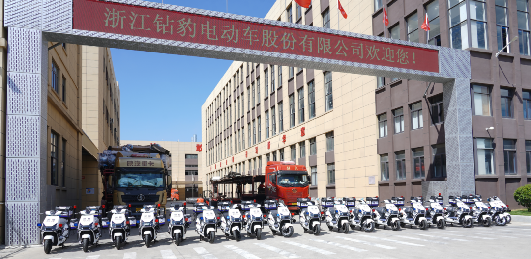 五星钻豹顺利交付一批公安警用车机甲豹喜获权威盖章认可