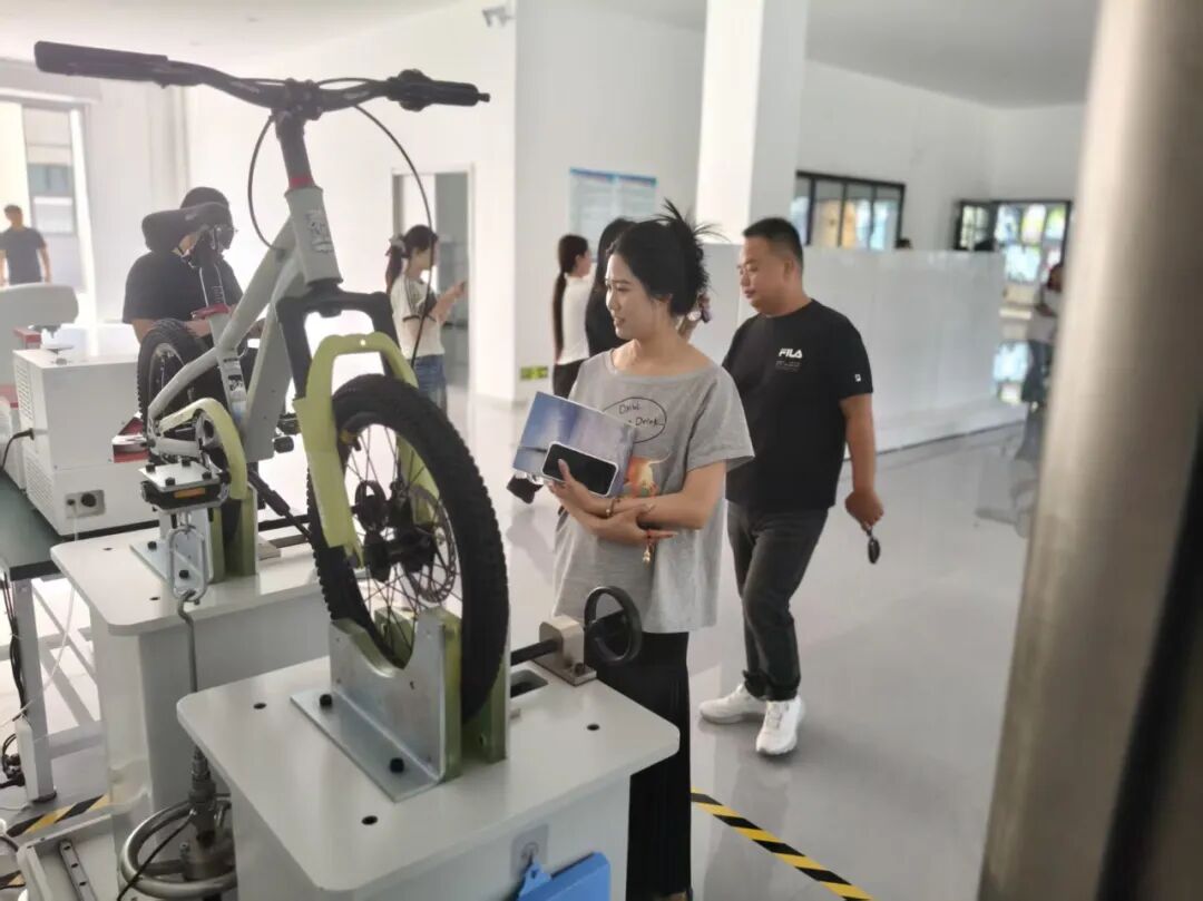 [2025-06-13]飞鸽品牌召开向上突破向新而行合作伙伴动员大会暨科创园检测中心启动仪式