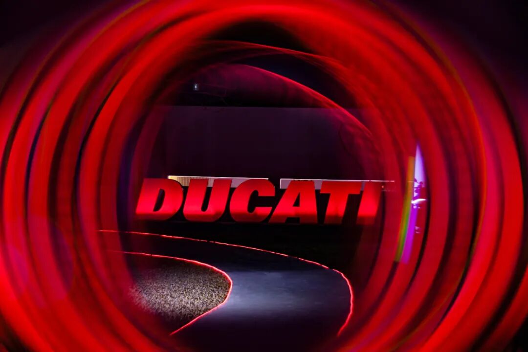 [2024-12-18]境享骑迹杜卡迪品牌之夜燃动启程全新PanigaleV4耀世登场