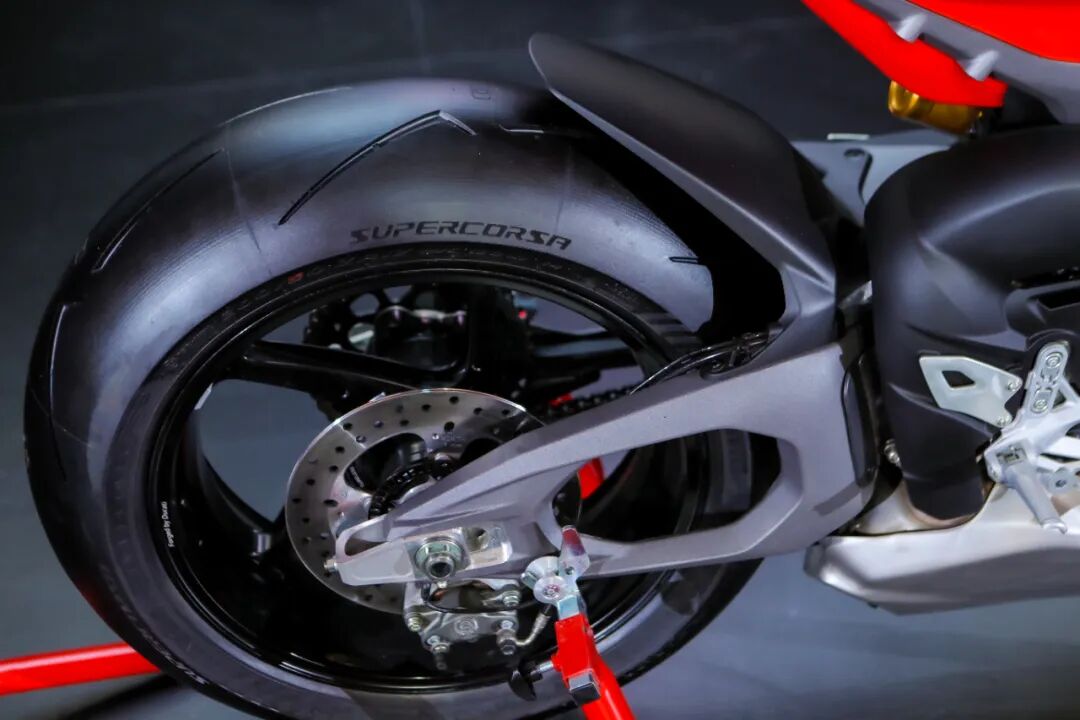 [2024-12-18]境享骑迹杜卡迪品牌之夜燃动启程全新PanigaleV4耀世登场